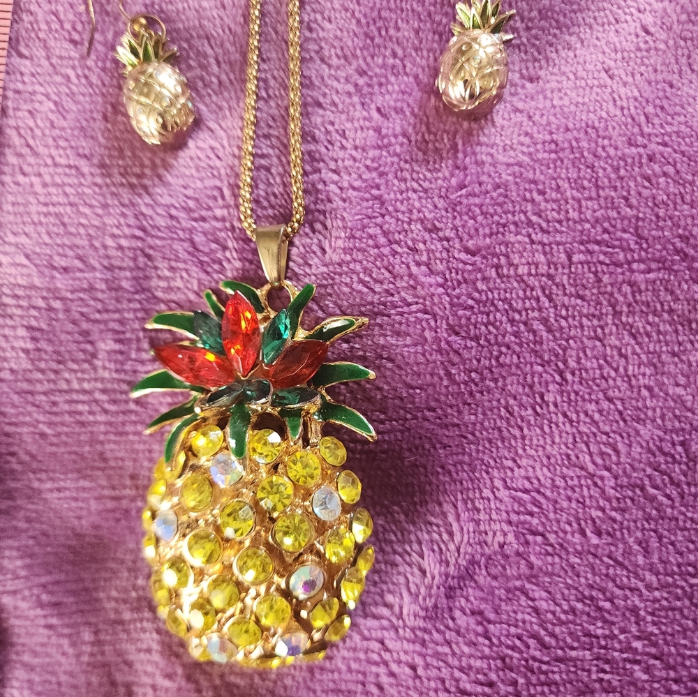 Pineapple Pendant Necklace and Earrings Set